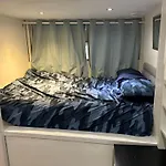 Traditional Edinburgh City Centre Apartment