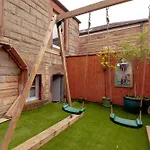 Beautiful Victorian Apartment Close To The Botanical Gardens, Free Parking!