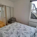 Cosy 2 Bed Edinburgh Apartment
