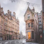 Cosy Modern Flat Pass The Keys