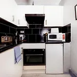 Cozy City Center Apt - Meadows 5!