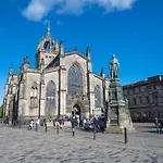 Stunning Royal Mile 2 Bedroom Apartment