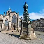 Stunning Royal Mile 2 Bedroom Apartment