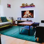 Large Bedroom, Close To Airport And City Centre