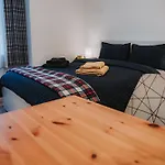 Large Bedroom, Close To Airport And City Centre
