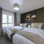 Edinburgh Luxury 4 Bedroom Townhouse With Free Parking