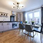 Edinburgh Luxury 4 Bedroom Townhouse With Free Parking