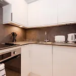 Haymarket Modern Flat For 2 Guests