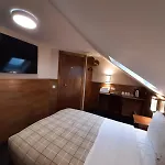 Adelphi Hotel