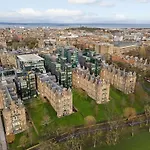 Very Centrally Located Chic One Bed Quartermile Apartment