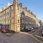 Tranquil 2 Bed Apartment Edinburgh