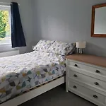 Modern Flat Near Murrayfield Stadium, Sleeps 4