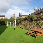Modern Flat Near Murrayfield Stadium, Sleeps 4