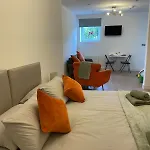Modern Studio Apartment, Access To Holyrood & City