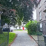 Russel House - 4 Bedroom - The Royal Mile