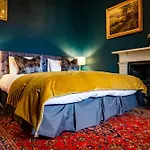 Six Brunton Place Guest House