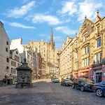 Beautiful Designer 2 Bed 2 Bath Old Town - Parking