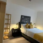 Quiet 2 Bedrooms And 2 Bathrooms With Free Parking