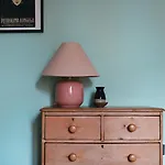 Beautiful Central Edinburgh Apartment