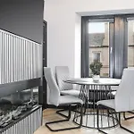 Traditional 1-Bed Edinburgh Apt