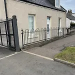 4 Bed Bungalow Near Airport