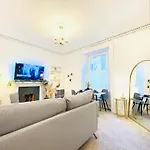 Deluxe City Centre Apartment