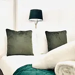 Deluxe City Centre Apartment