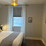 Comfortable One-Bedroom Apartment Free Parking Space