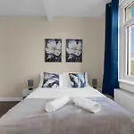 2 Bedroom Apartment In Edinburgh With 2 Free Parking Spaces