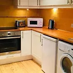 Joivy Warm & Welcoming Flat Near Edinburgh Castle