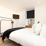 Joivy 3Br Flat In Haymarket With Free Parking