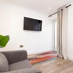 Joivy 3Br Flat In Haymarket With Free Parking