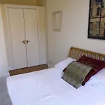 Lauriston Place Apartment