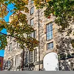 The Shore Modern Edinburgh 2 Bedroom Apartment
