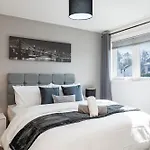 Luxury 3-Bed Townhouse With Free Parking And Central