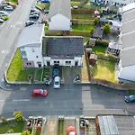 Luxury 3-Bed Townhouse With Free Parking And Central