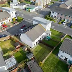 Luxury 3-Bed Townhouse With Free Parking And Central