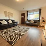Cozy 2 Bedrooms With Private Parking Space And Garden