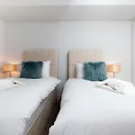 Luxurious Central Edinburgh Apartment - Sleeps 6