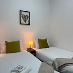 Squarezzz - Group Accommodation