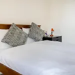 Bright High-Ceiling 2Bd Flat - Central Edinburgh!