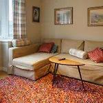 Bright Spacious 2 Bedroom Apartment In Stockbridge