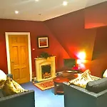 Melville House Apartments