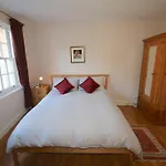 Potterrow - Edinburgh City Apartment