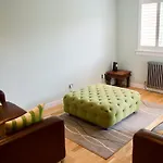 2 Bedroom House In Haymarket Accommodates 4