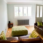 2 Bedroom House In Haymarket Accommodates 4