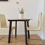 2 Bedroom Apartment In Pilton