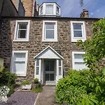 Unique And Private Georgian Farm House In The City