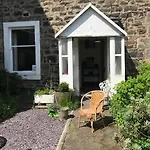 Unique And Private Georgian Farm House In The City