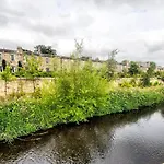 Spacious Apartment Next Water Of Leith
